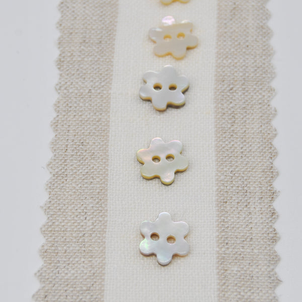 Button - Akoya Shell - Flower 12mm